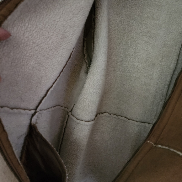 Women's Tan Shearling Jacket Pit To Pit 24" Lenth.29" - Picture 6 of 7
